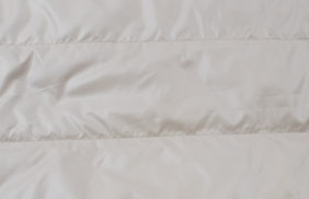 ткань лаке 70гр/м2, 100пэ, 150см, стеганная на синтепоне 100г, полоса, бежевый tog01 купить по цене 360 руб в розницу от 1 метра - в интернет-магазине Веллтекс